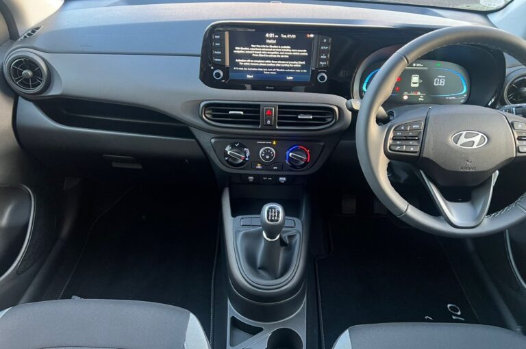 Hyundai i10 Small car 4